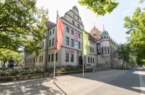 Gebäude des Kulturhistorischen und des Naturkunde Museums von außen